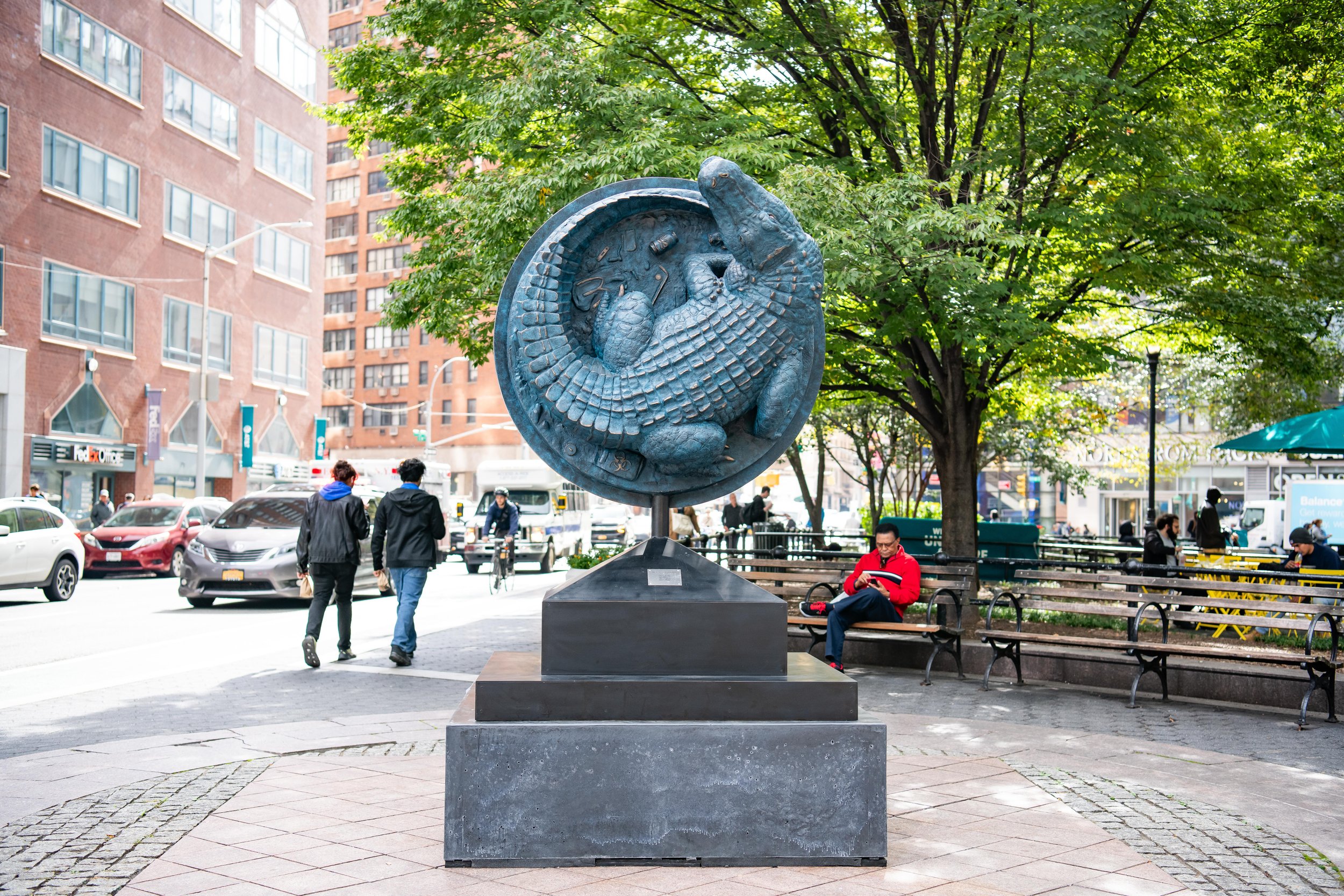 New York Dedicates a Statue to the City’s Mythical Sewer Alligator - Oddee