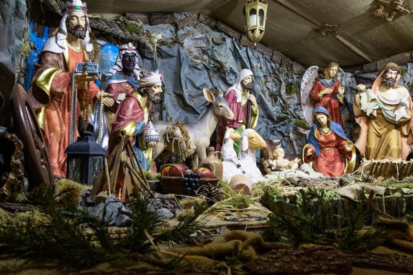 10 Wackiest Manger Scenes - manger scene, manger scenes - Oddee