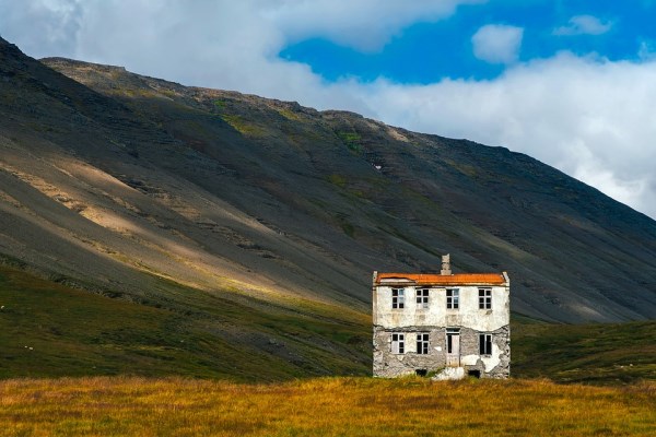 12 Most Amazing Secluded Houses - secluded houses - Oddee