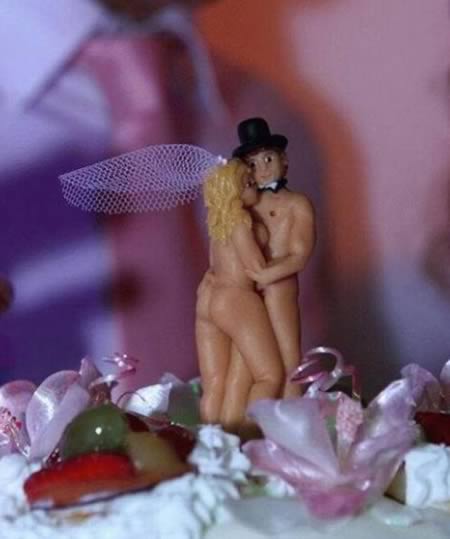 12 Totally Bizarre Cake Toppers Funny Cake Toppers Oddee